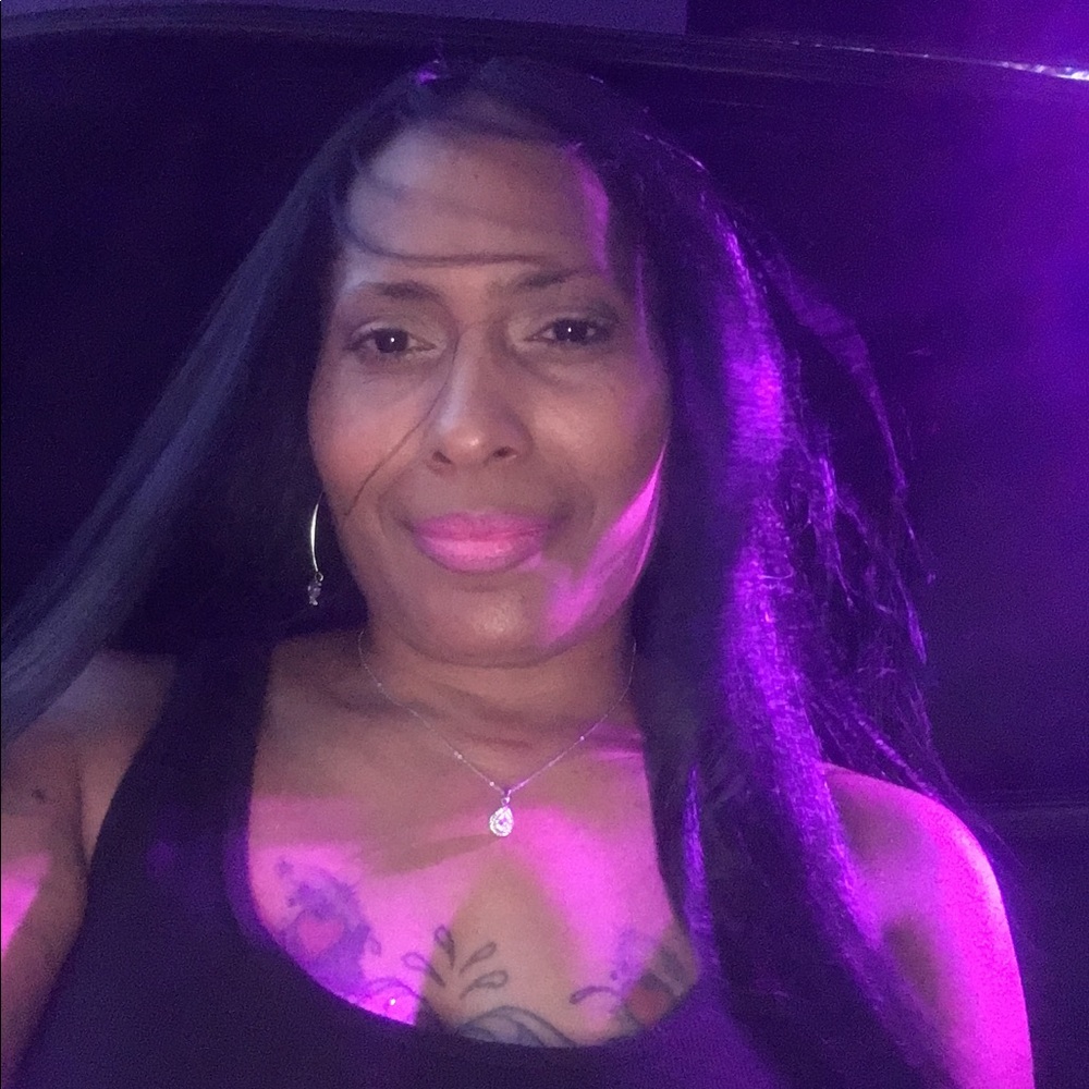 Meet your Posher, Angela